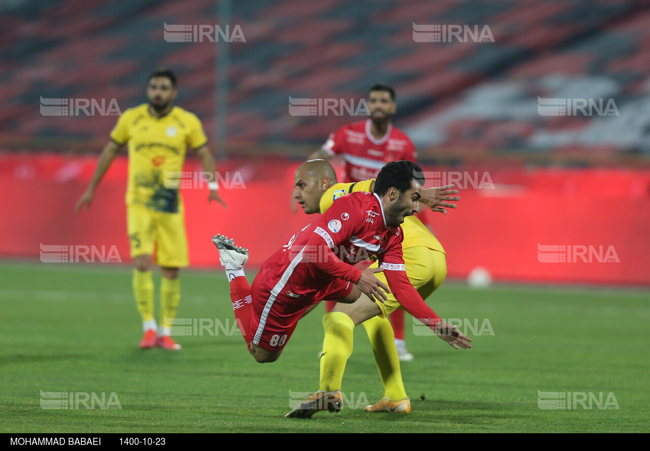 دیدار تیمهای فوتبال پرسپولیس و فجر سپاسی شیراز