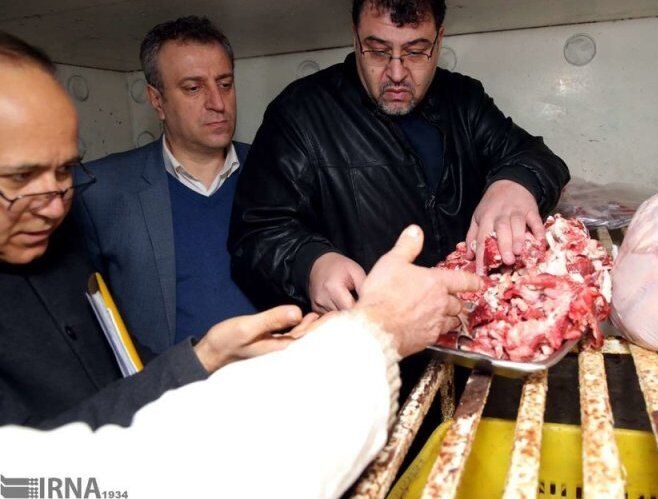 ٢۵٠ کیلو گوشت مظنون به فساد در ترمینال غرب تهران کشف شد