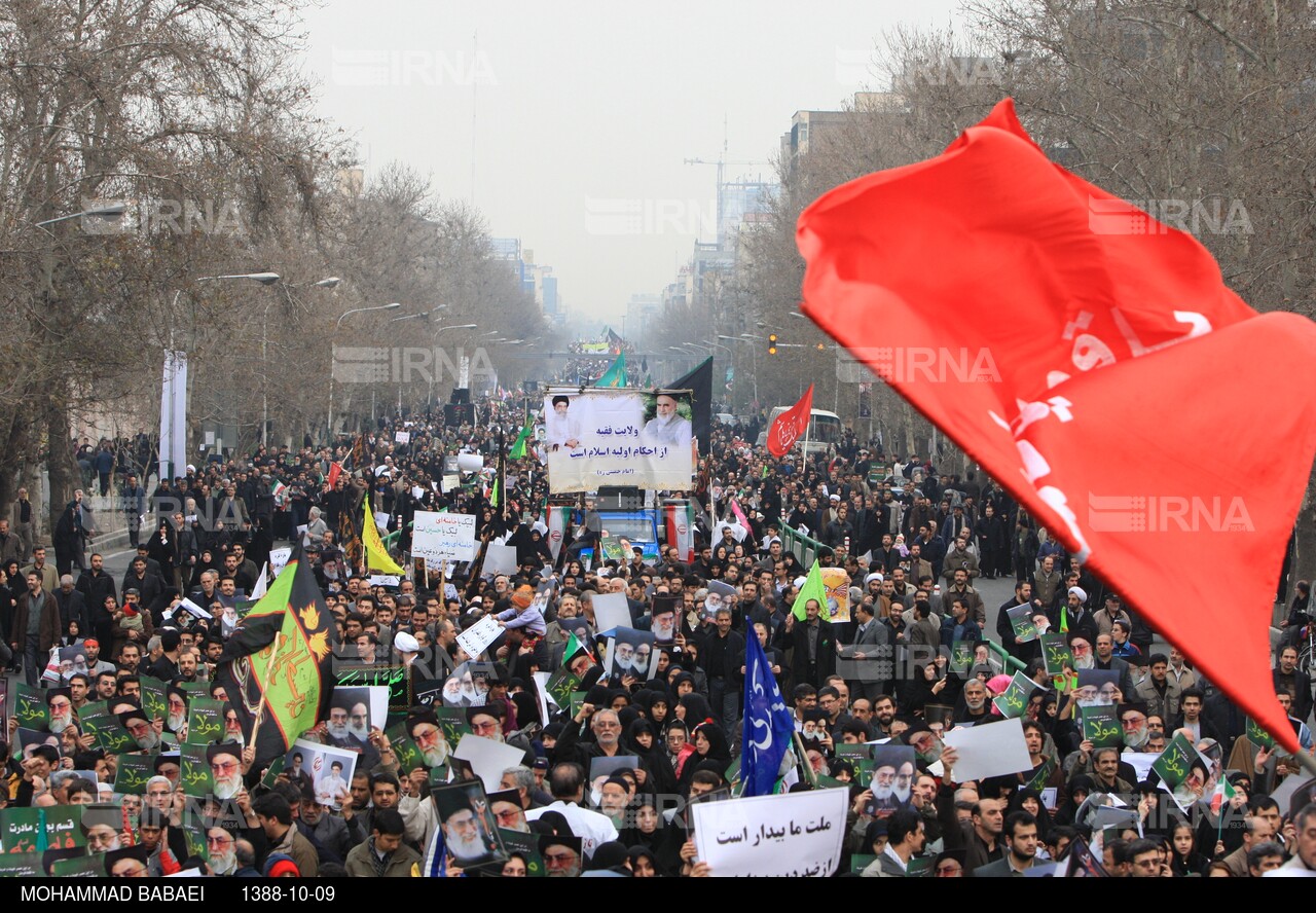 راهپیمایی مردم تهران در اعتراض به هتک حرمت روز عاشورا