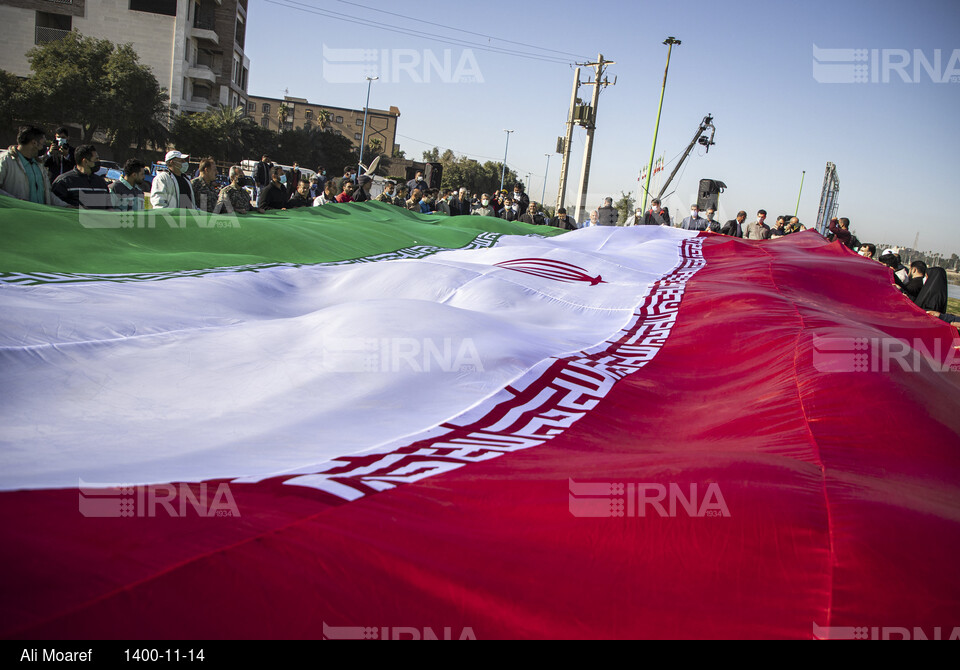 برافراشتن پرچم جمهوری اسلامی ایران به مناسبت دهه فجر در اهواز