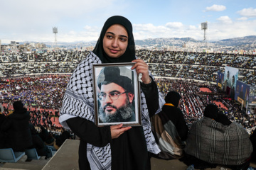 En images : les temps forts des funérailles des martyrs Nasrallah et Safieddine