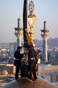 Servants change dome flag at Imam Reza (AS) shrine