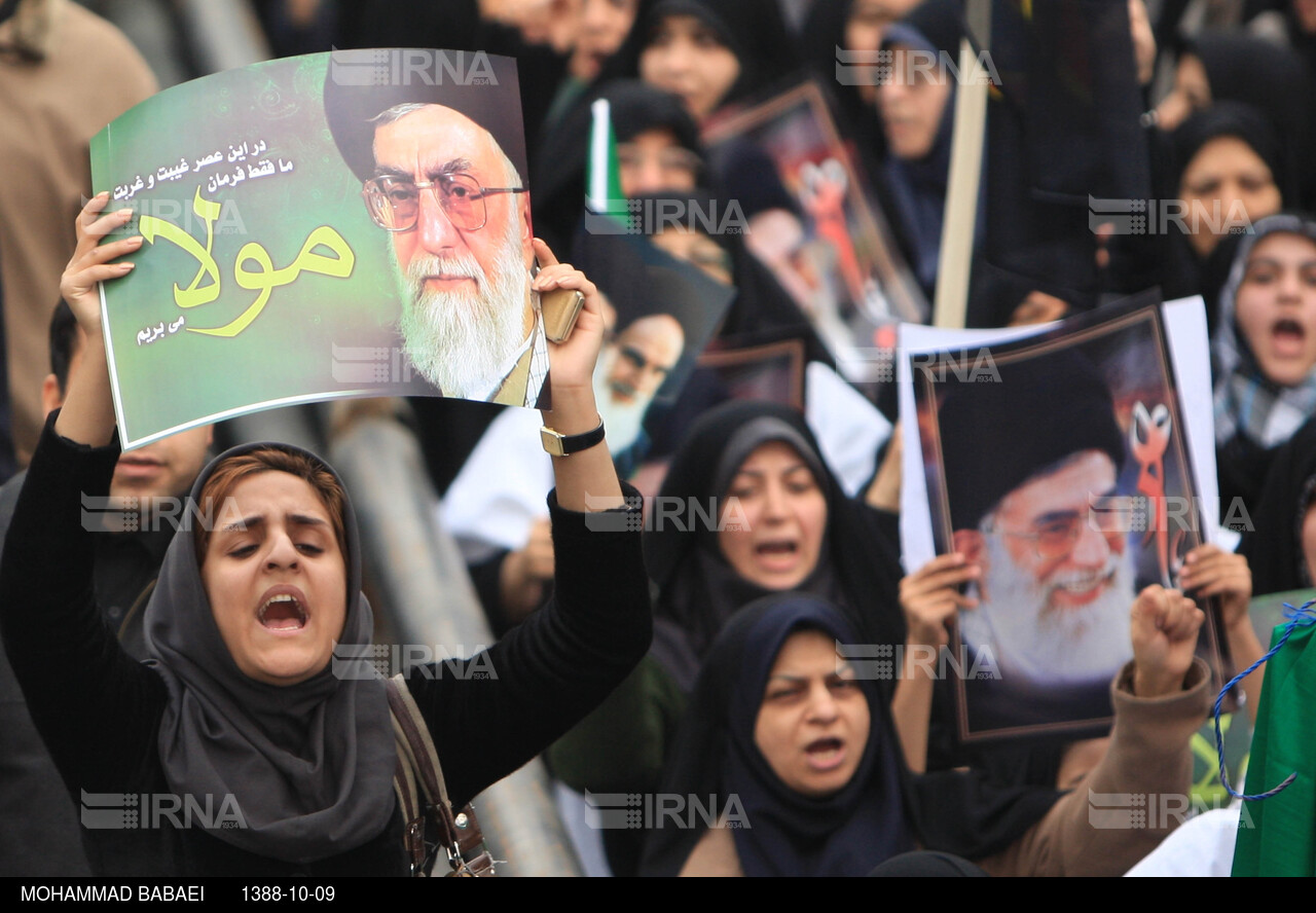 راهپیمایی مردم تهران در اعتراض به هتک حرمت روز عاشورا