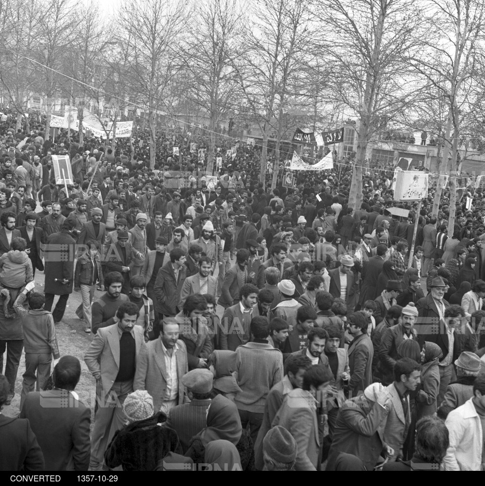 مروری بر روزهای انقلاب - راهپیمایی مردم در روز اربعین 29 دی 1357