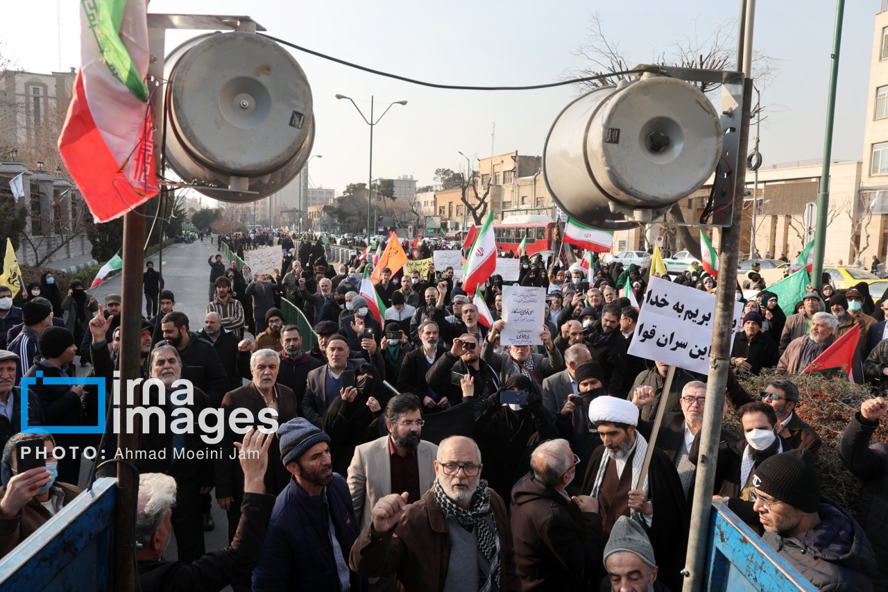 تجمع مقابل مجلس شورای اسلامی