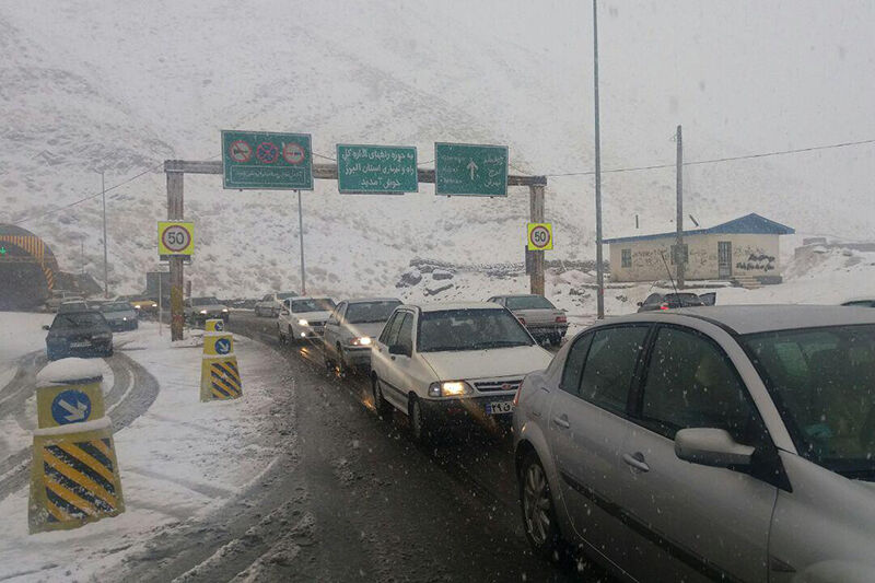 کولاک شدید جاده کندوان را بست