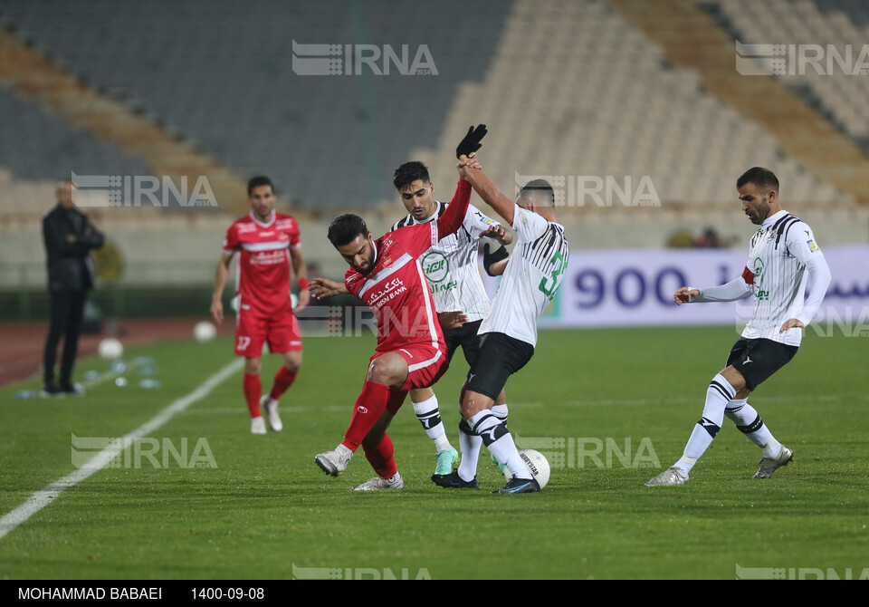 دیدار تیم فوتبال پرسپولیس و نفت مسجدسلیمان