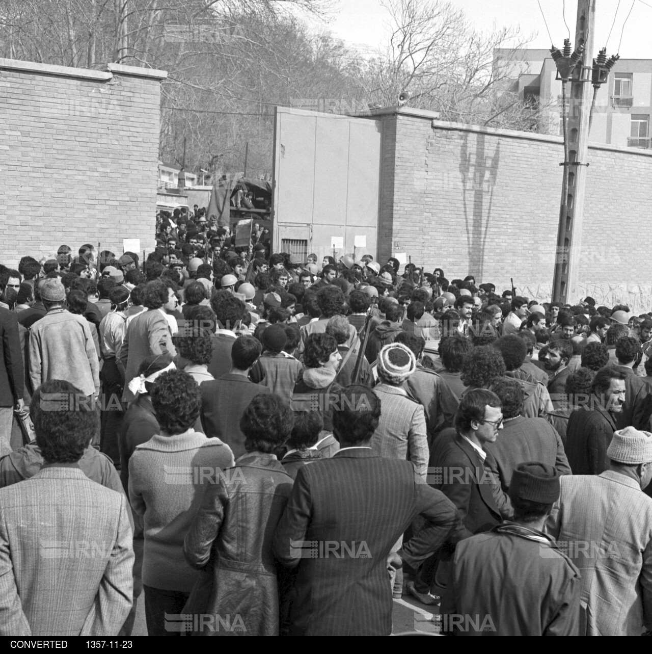 تصرف زندان اوین بوسیله مردم 23 بهمن 1357