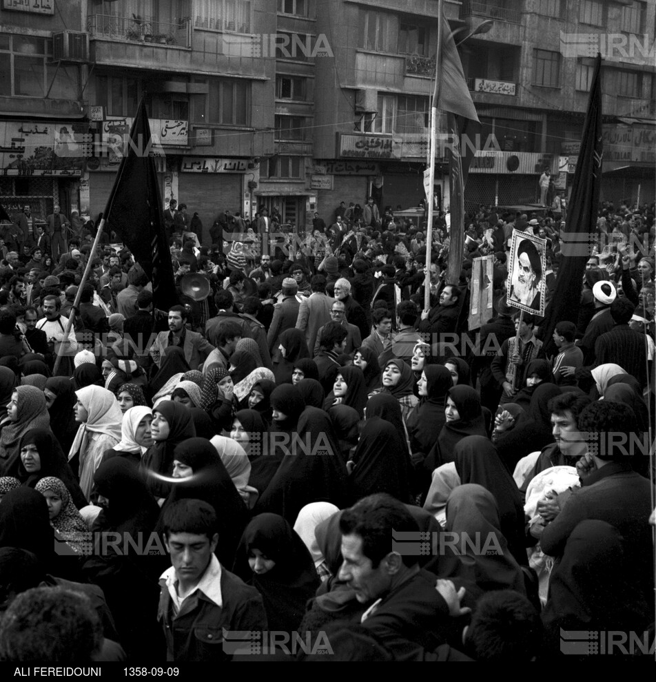 راهپیمایی مردم تهران و نماز جمعه در روز عاشورای حسینی