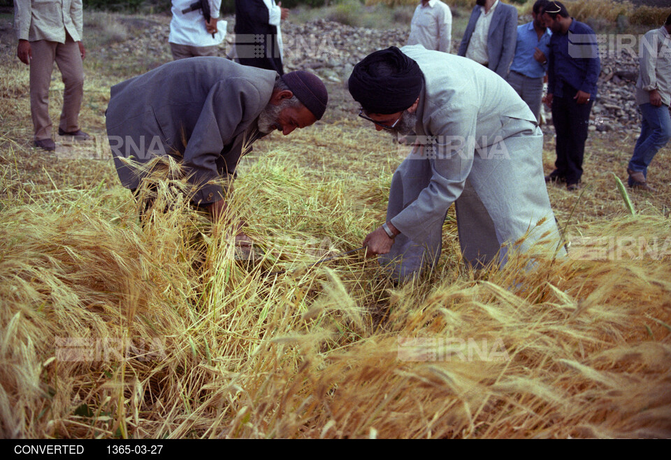 سفر آِت الله سید علی خامنه ای ریاست جمهوری به شهرستان قم