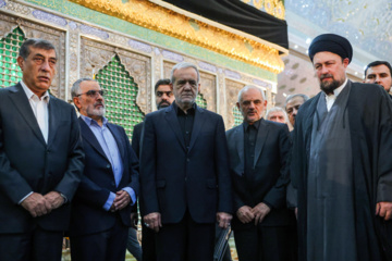 El presidente iraní y su gabinete renuevan su lealtad al Imam Jomeini