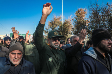 Iran : enterrement des corps de soldats martyrs inconnus à Yazd