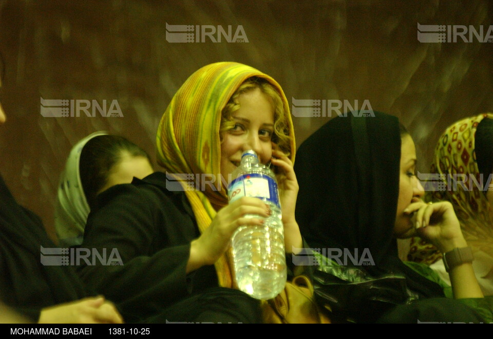 مسابقه والیبال بین تیمهای والیبال پیشکسوتان پیکان و هنرمندان - شراره رخام