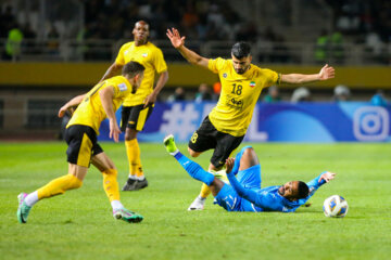 Football match between Sepahan and Al-Hilal