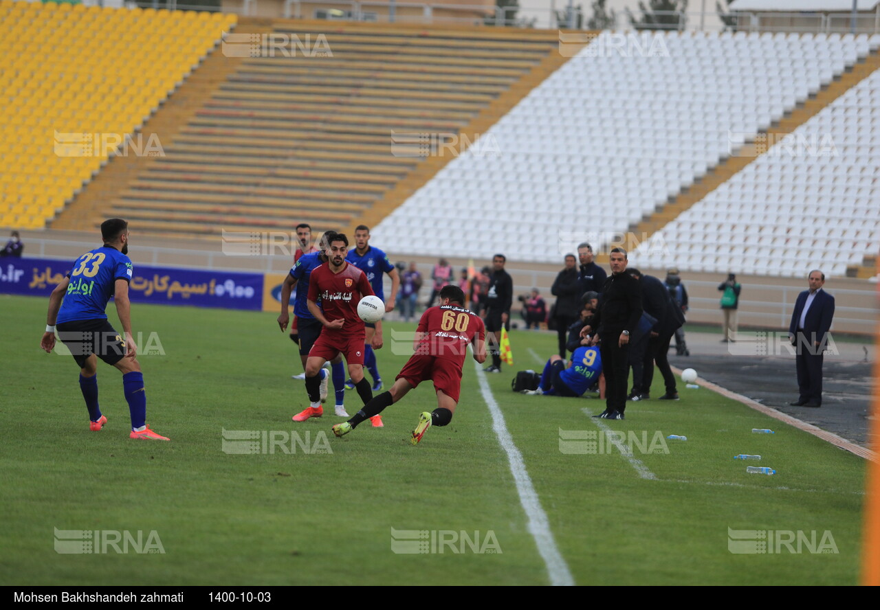 دیدار تیم های فوتبال پدیده مشهد و استقلال تهران