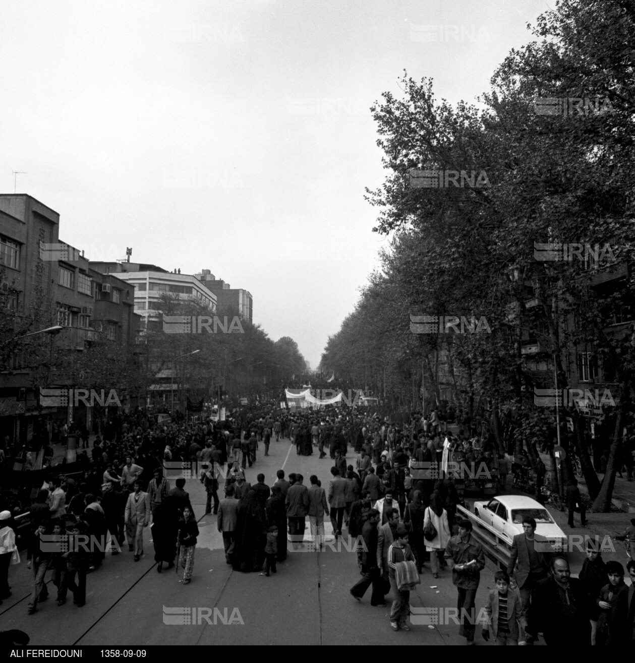 راهپیمایی مردم تهران و نماز جمعه در روز عاشورای حسینی