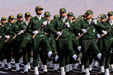 Le défilé des forces armées iraniennes à l’occasion de la Semaine sacrée de la défense