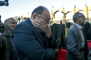 Ceremonia de recibimiento de 8 mártires desconocidos de la Defensa Sagrada en Yazd