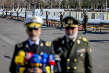 
Des véhicules tactiques, des drones et des systèmes de surveillance audio rejoignent les forces terrestres de l'armée iranienne
