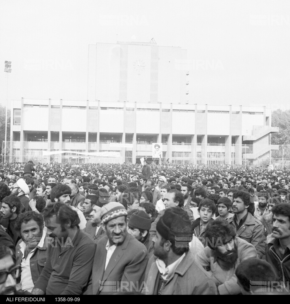 راهپیمایی مردم تهران و نماز جمعه در روز عاشورای حسینی