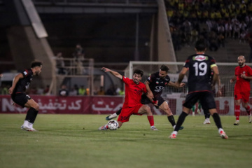 لیگ برتر فوتبال- تراکتور و پرسپولیس