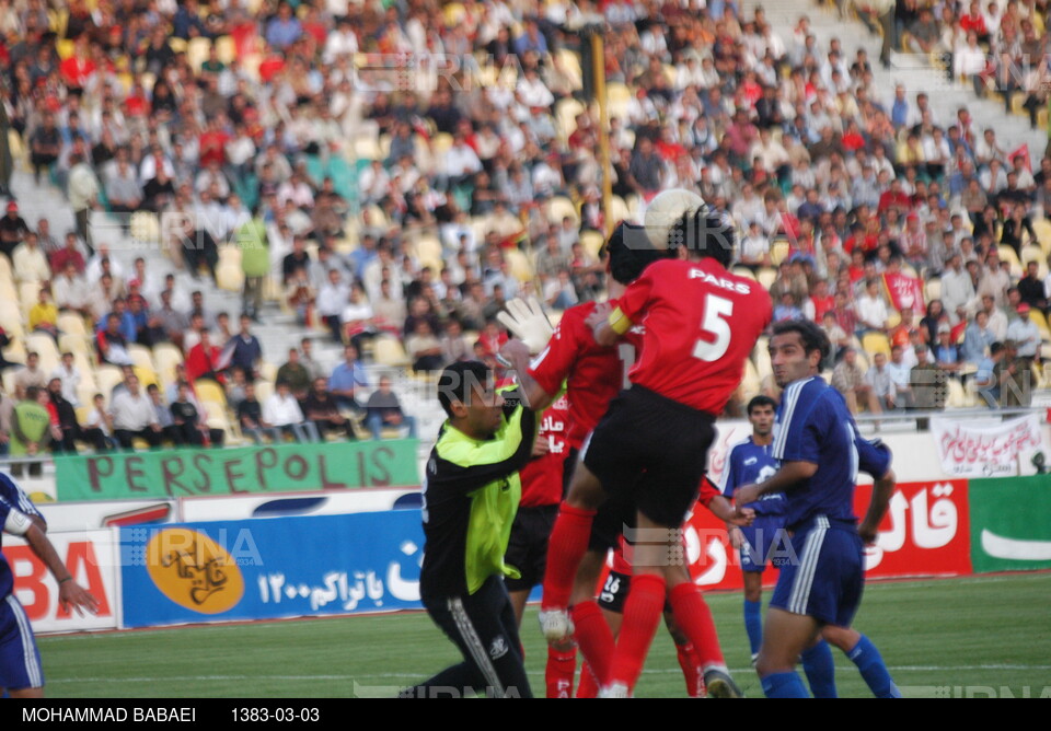 مسابقه فوتبال پیروزی تهران و استقلال اهواز