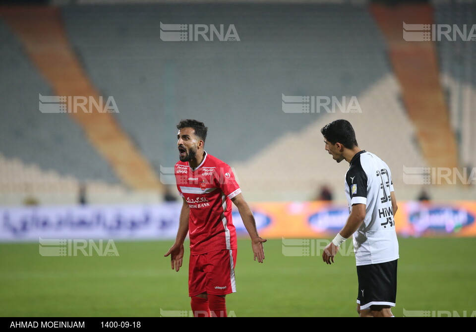 دیدار تیم‌های فوتبال پرسپولیس و هوادار