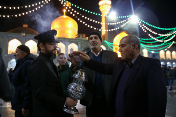 L'ambiance du sanctuaire de l'Imam Reza (P) à la veille de l’anniversaire de la bienheureuse naissance du très vénéré Imam Ali (P)