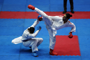 Téhéran (IRNA)-La première semaine du deuxième tour de la Super Ligue de Karaté des Clubs Masculins s'est tenue ce samedi soir (7 décembre 2024) à la salle de volley-ball Hijab de Téhéran. 