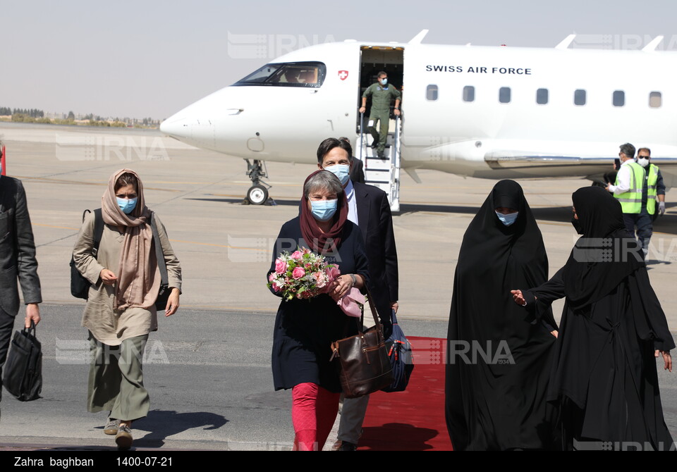 سفر رئیس مجلس ملی سوئیس به اصفهان - مراسم استقبال در فرودگاه