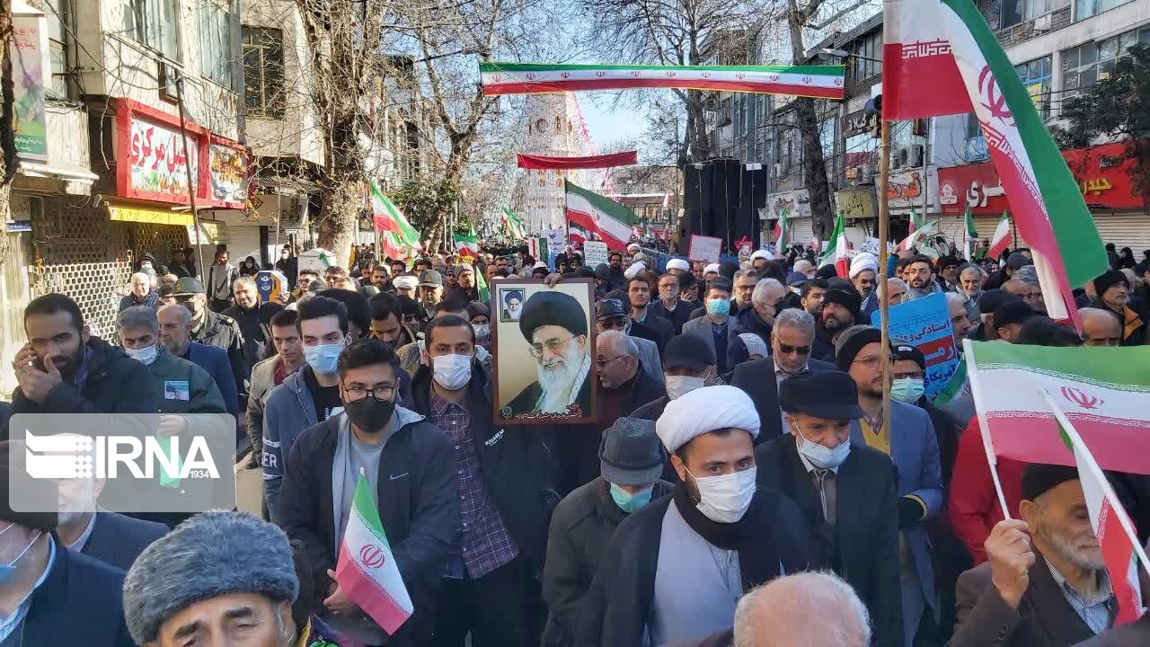 مسوولان باید با افزایش خدمت رسانی مخلصانه پاسخ درخوری به حضور حماسی مردم بدهند