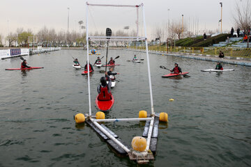 Liga Premier de Barco Dragón y Kayak Polo femenino