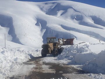 برفروبی محورهای سختگذر روستایی تکاب