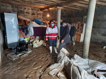 جاری شدن سیل در روستای "بری" در ماکو