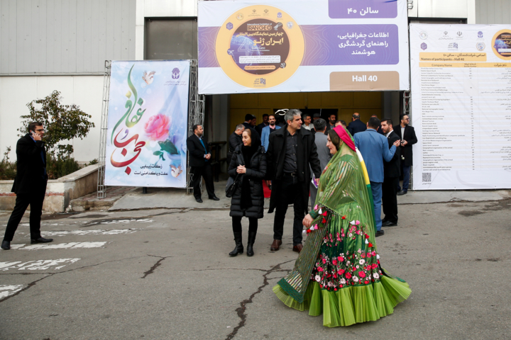 بازدید وزیر دفاع از نمایشگاه «ایران ژئو»