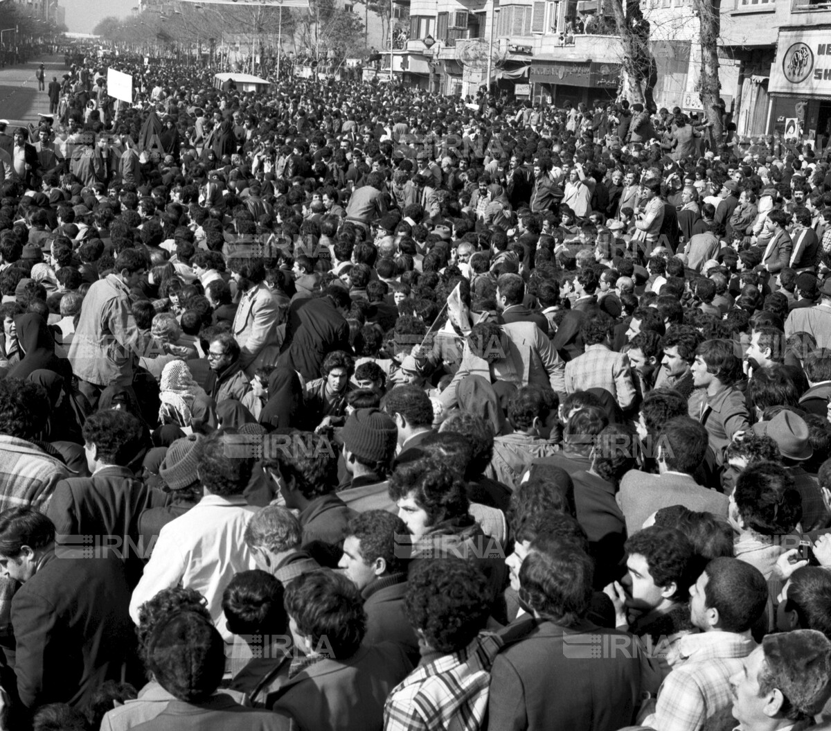 ورود امام خمینی به ایران - استقبال در فرودگاه مهرآباد