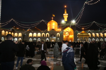 L'ambiance du sanctuaire de l'Imam Reza (P) à la veille de l’anniversaire de la bienheureuse naissance du très vénéré Imam Ali (P)