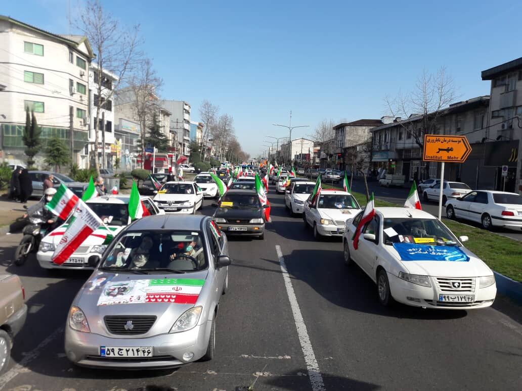 گیلانی ها تماشایی تر از گذشته جشن ۲۲ بهمن را برگزار کردند