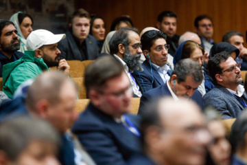 Le président iranien visite l'exposition commerciale internationale avec l'Eurasie