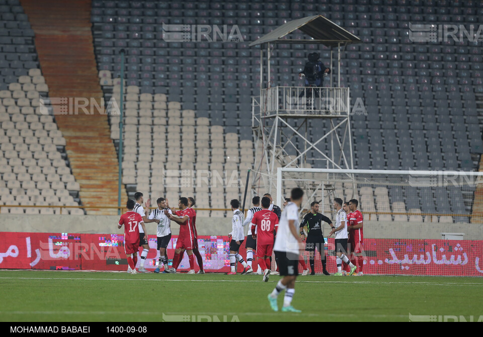 دیدار تیم فوتبال پرسپولیس و نفت مسجدسلیمان