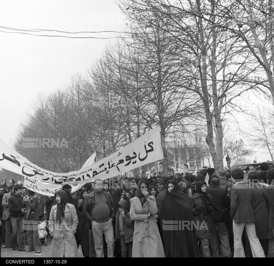 مروری بر روزهای انقلاب - راهپیمایی مردم در روز اربعین 29 دی 1357