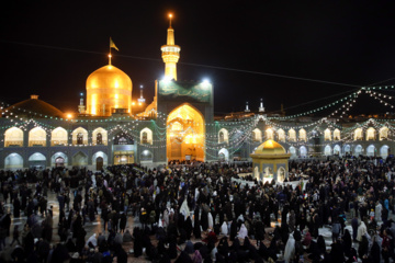 L'ambiance du sanctuaire de l'Imam Reza (P) à la veille de l’anniversaire de la bienheureuse naissance du très vénéré Imam Ali (P)