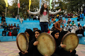 اجراهایی از یزد و لاهیجان در جشنواره تئاتر خیابانی مریوان