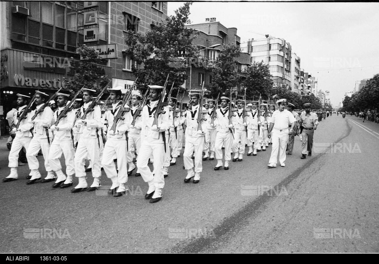 مراسم روز پاسدار در تهران سال 1361