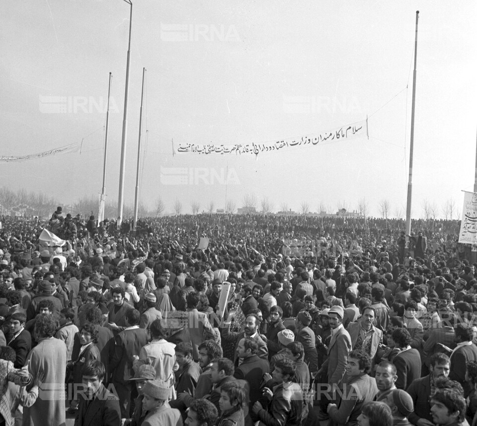 استقبال مردم از امام خمینی رهبر انقلاب و بنیانگذار جمهوری اسلامی