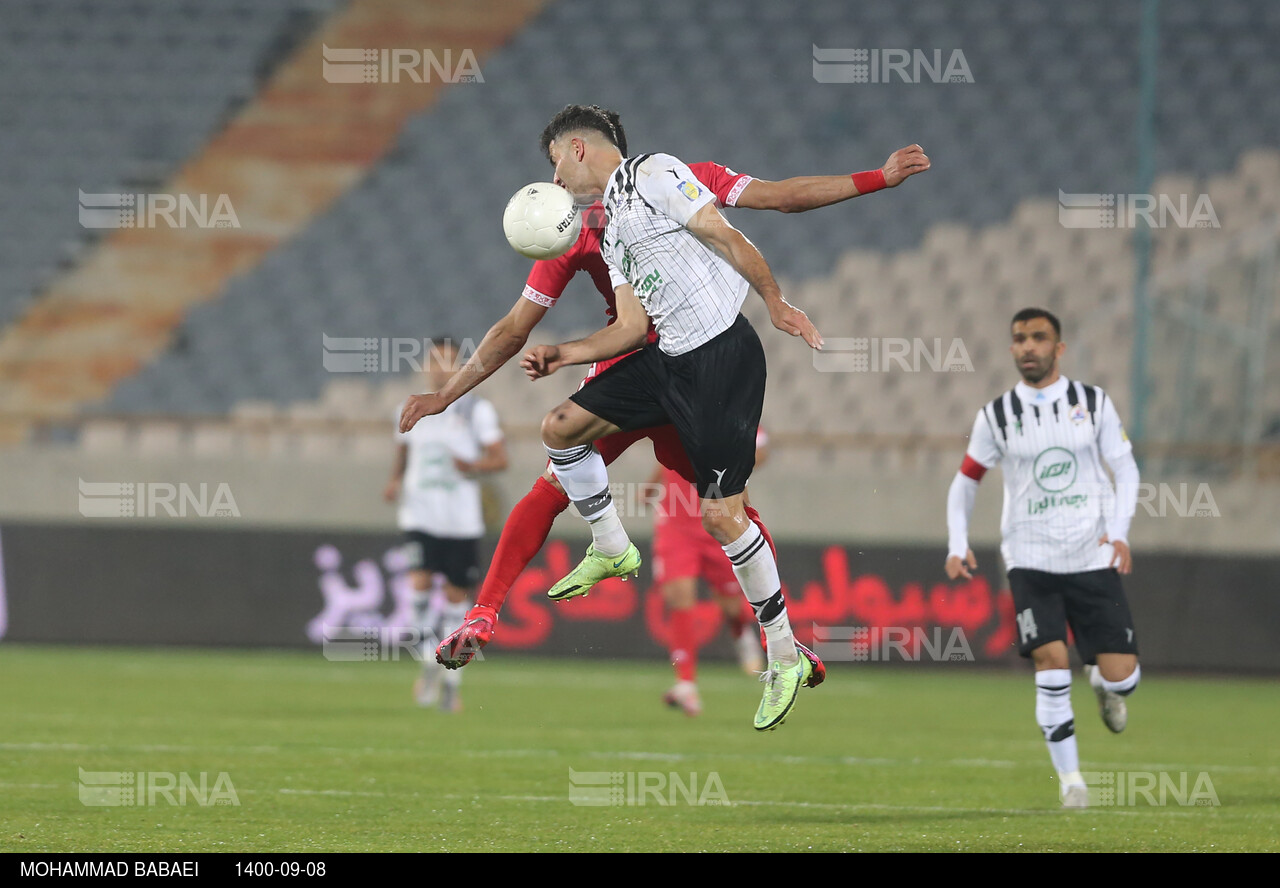 دیدار تیم فوتبال پرسپولیس و نفت مسجدسلیمان