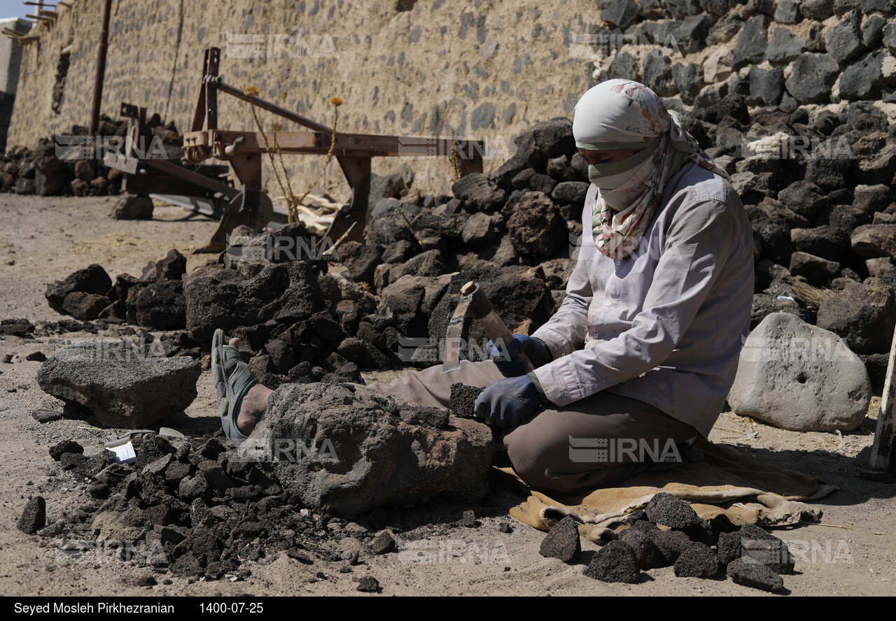 تولید سنگ پا در روستای قزلجه‌کند قروه