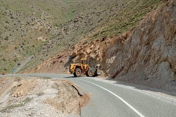 آغاز عملیات بهسازی راه‌های ارتباطی در مهاباد