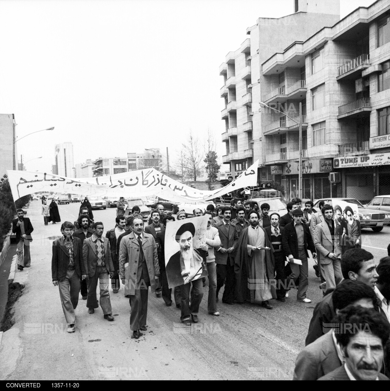 مروری بر روزهای انقلاب - راهپیمایی کارکنان خبرگزاری پارس (جمهوری اسلامی)
