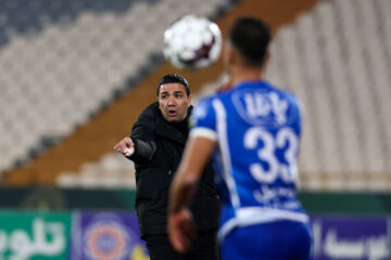 Iran's Pro League: Esteghlal vs. Sanat Naft